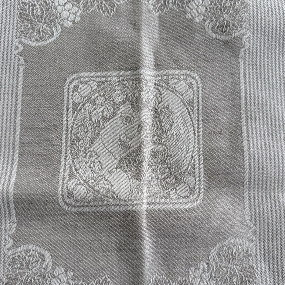Vintage Jacquard Tea Towel Wine Grapes Burgundy Cream Cotton Linen Kitchen Decor